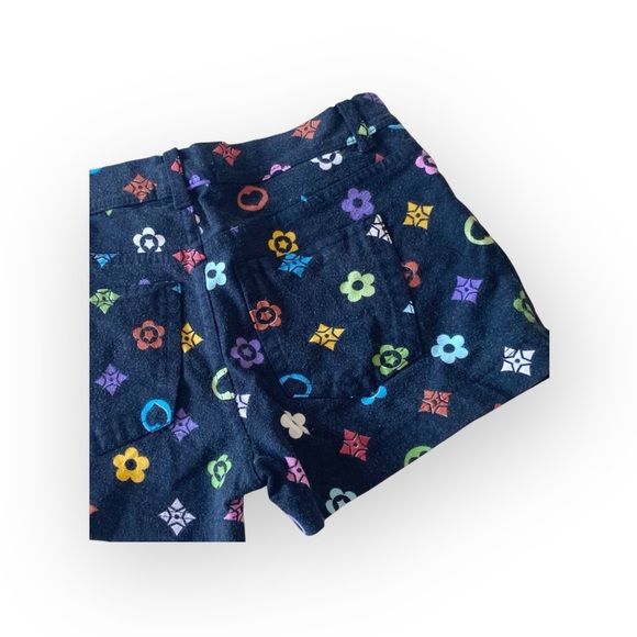 Flowers by Zoe ❉ Handbag Print Shorts ❉ Black with Multi Color Logo Print ❉ 6X 6 - Picture 9 of 14